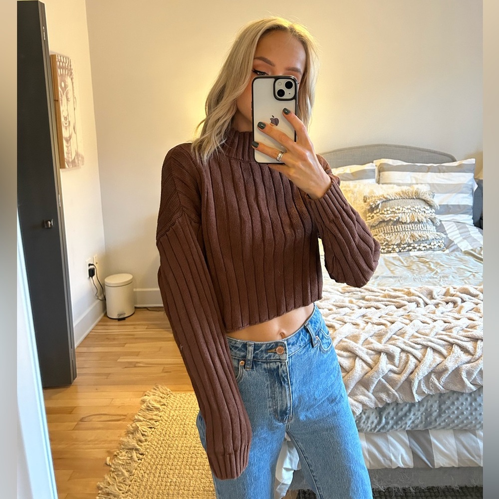 Brown longsleeves crop top